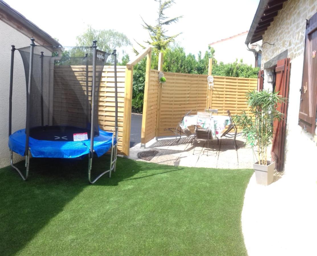 Au Gue Du Bois Bed & Breakfast Neuville-du-Poitou Dış mekan fotoğraf