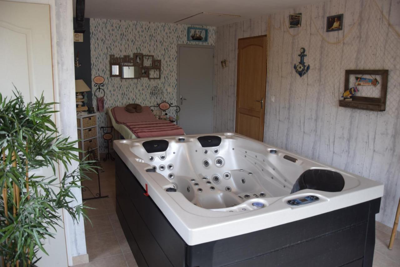 Au Gue Du Bois Bed & Breakfast Neuville-du-Poitou Dış mekan fotoğraf